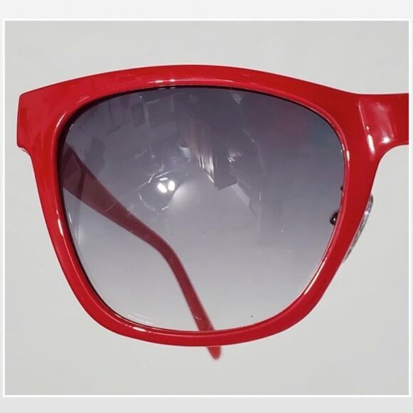 New Foster Grant Sunglasses Ladies OS Red Cat Eye NWT - Picture 5 of 16